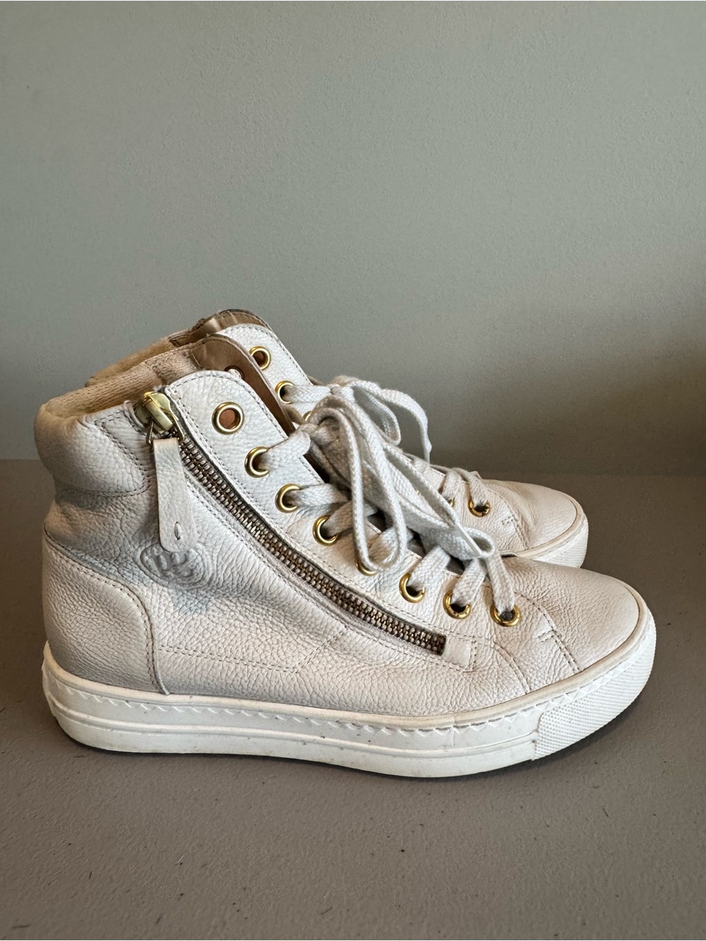 Paul Green pale Gray/white Leather High-Top Sneakers with Gold Accents 4.5